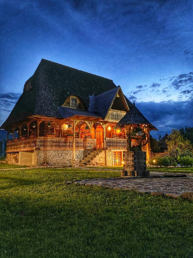 Готель Casa Chira Вишово-Вижнє Екстер'єр фото