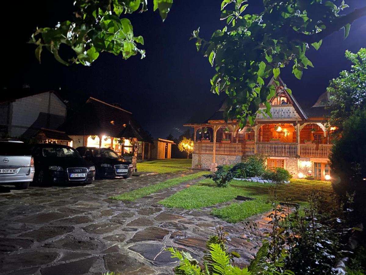 Готель Casa Chira Вишово-Вижнє Екстер'єр фото
