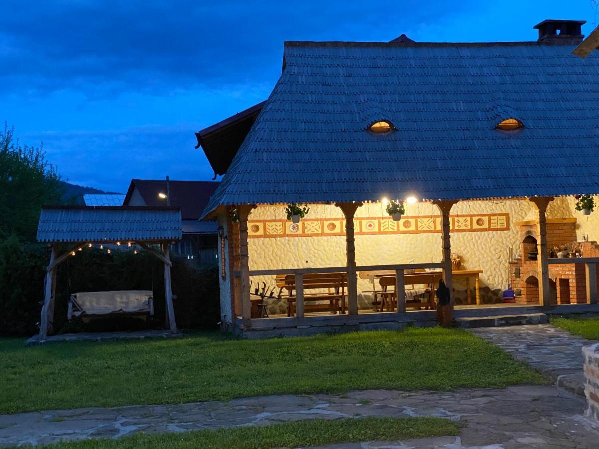 Готель Casa Chira Вишово-Вижнє Екстер'єр фото