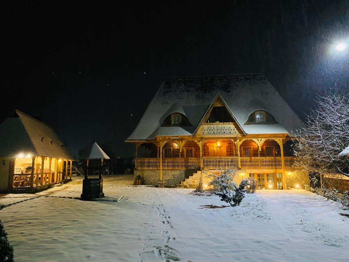 Готель Casa Chira Вишово-Вижнє Екстер'єр фото